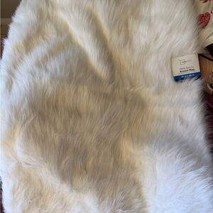 Mainstays Soft White Faux Fur Rug